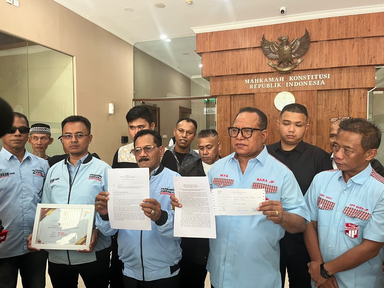 Relawan Gibran Serahkan Amicus Curiae ke MK, Minta Gugatan PHPU Ditolak