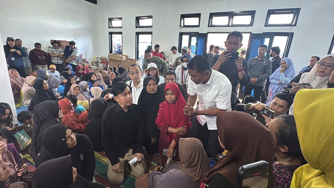Gibran Pastikan Keselamatan dan Kebutuhan Korban Banjir Bandang di Solok Terpenuhi