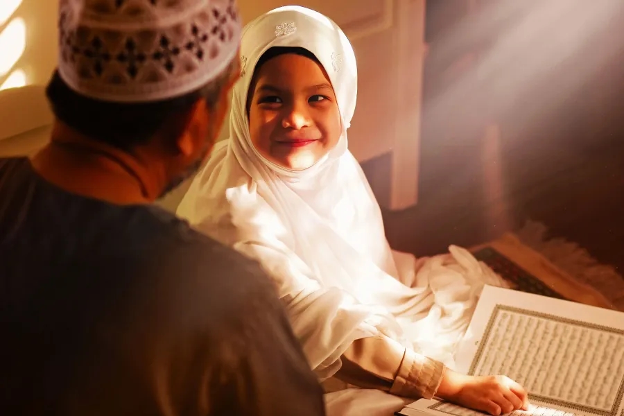 Metode Nabawiyah dalam Mendidik Anak Perempuan di Era Digital