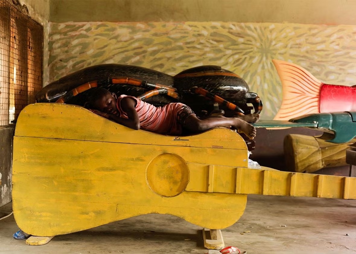 Kenapa Orang Ghana Dimakamkan dalam Peti Berbentuk Ikan, Gitar hingga Mobil?