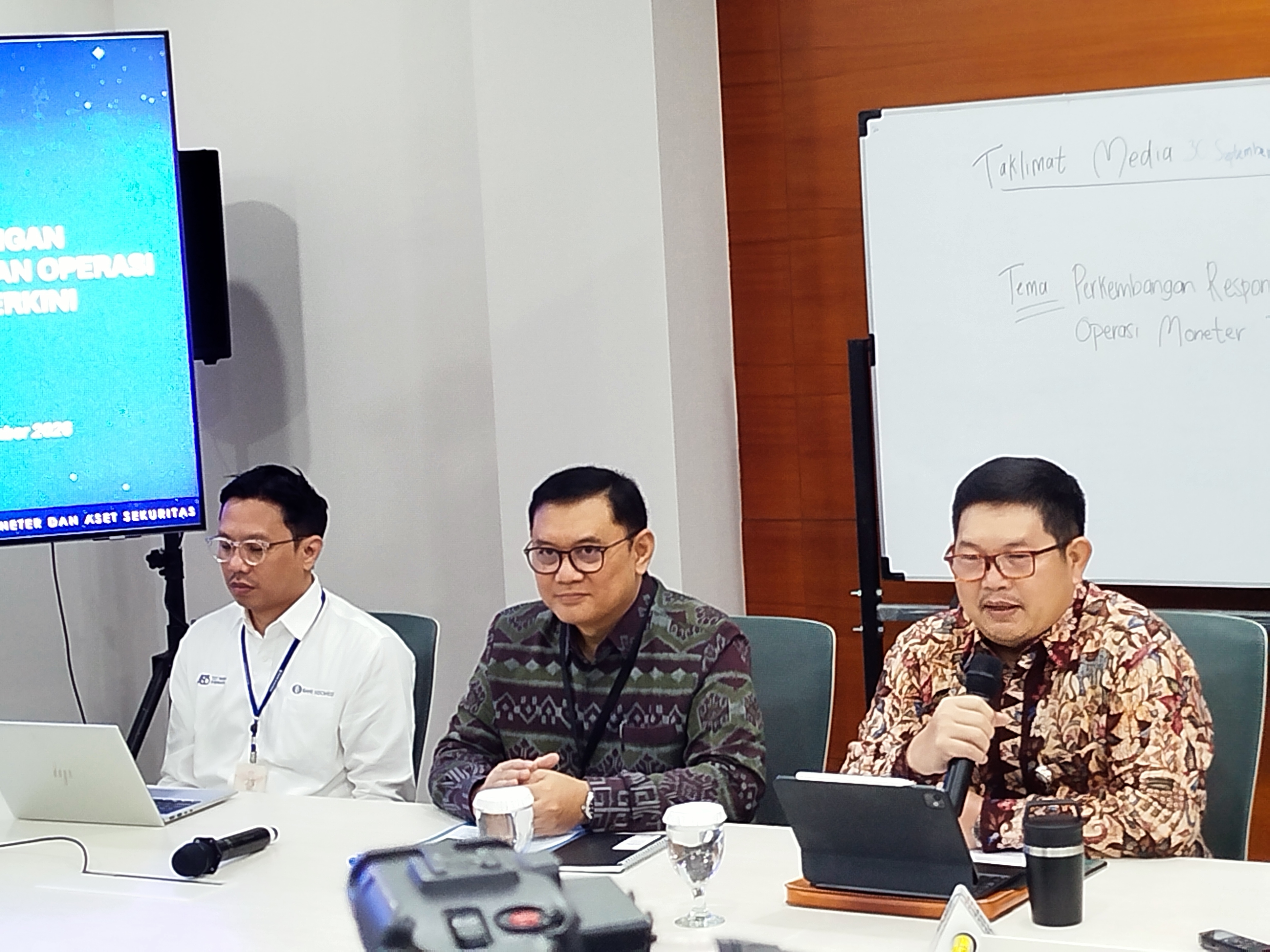 Bukan Cuma Transaksi, Ini Jalur Sentimen yang Bisa Tekan Rupiah