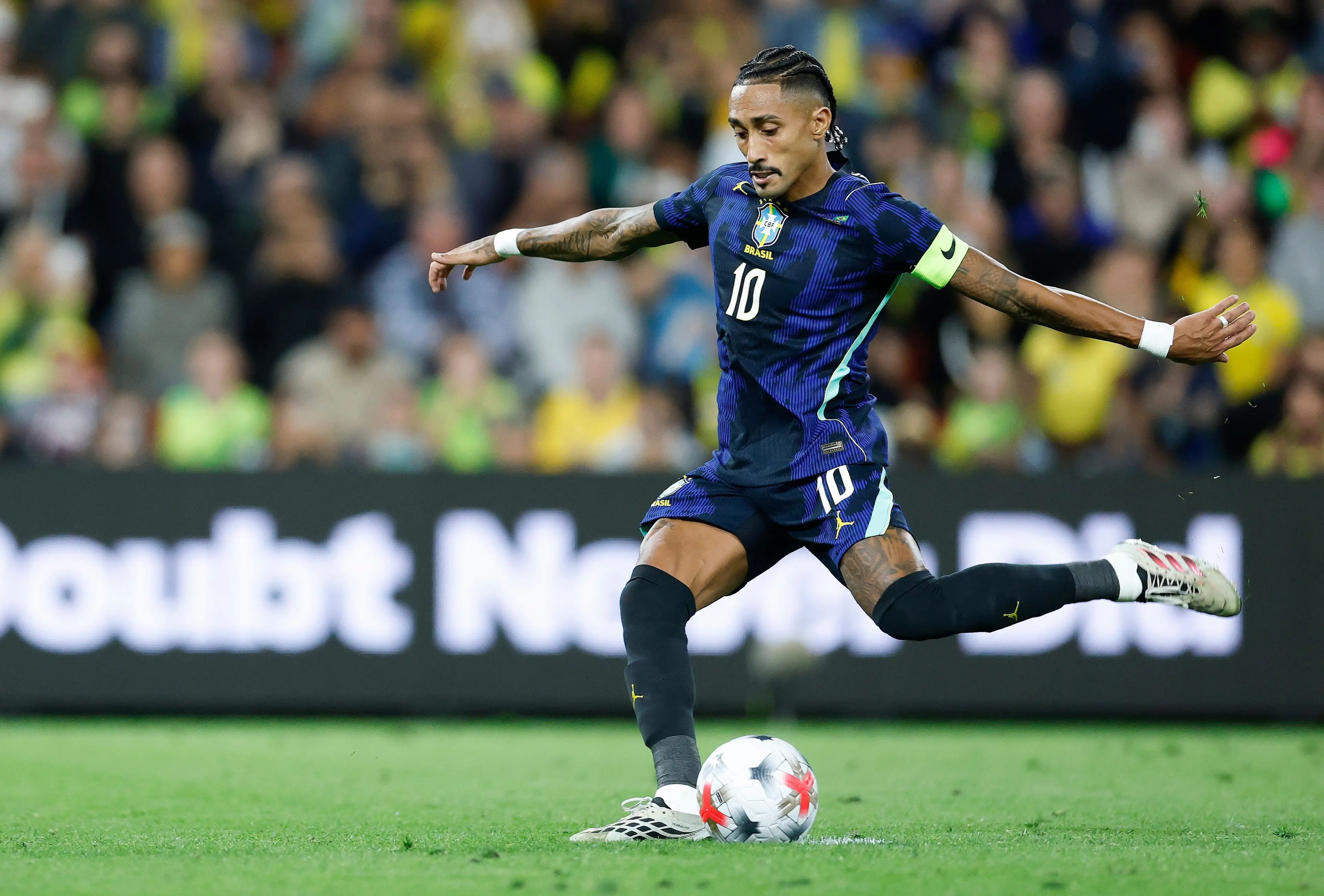 Tinggalkan Timnas Brasil karena Cedera Otot, Raphinha Absen Lawan India