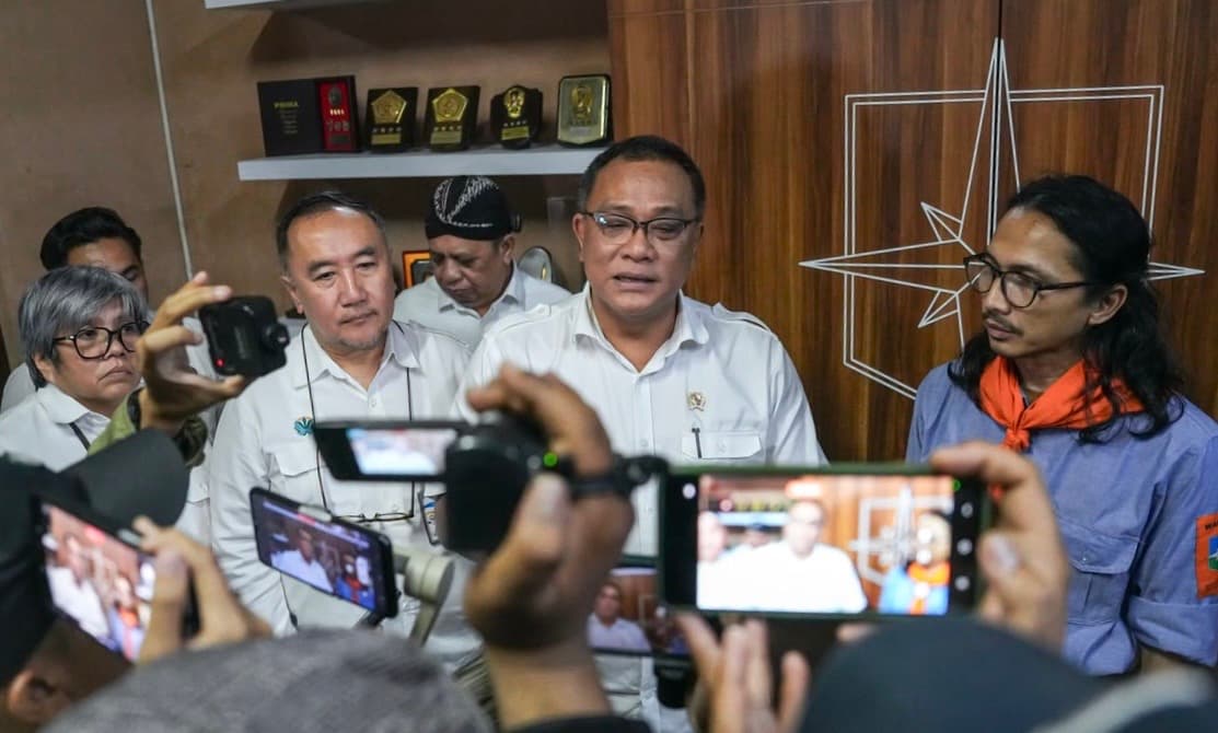 Menteri Jumhur: KLH Gandeng Wanadri Pulihkan Lingkungan, dari Mangrove hingga Terumbu Karang