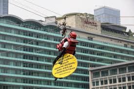 Apa Itu Single Rope Technique? Teknik Tali yang Digunakan Aktivis Greenpeace di Bundaran HI