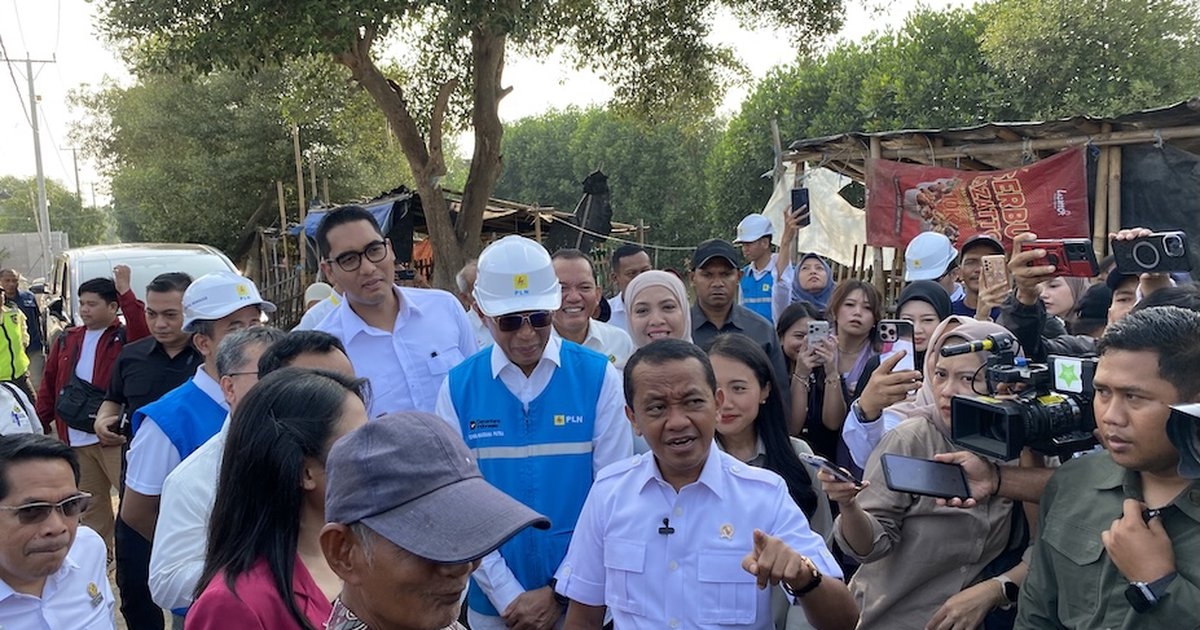 Bahlil Perkuat Jaringan Listrik Desa dan BPBL, Warga Karawang Dapat Bantuan Sambungan Gratis