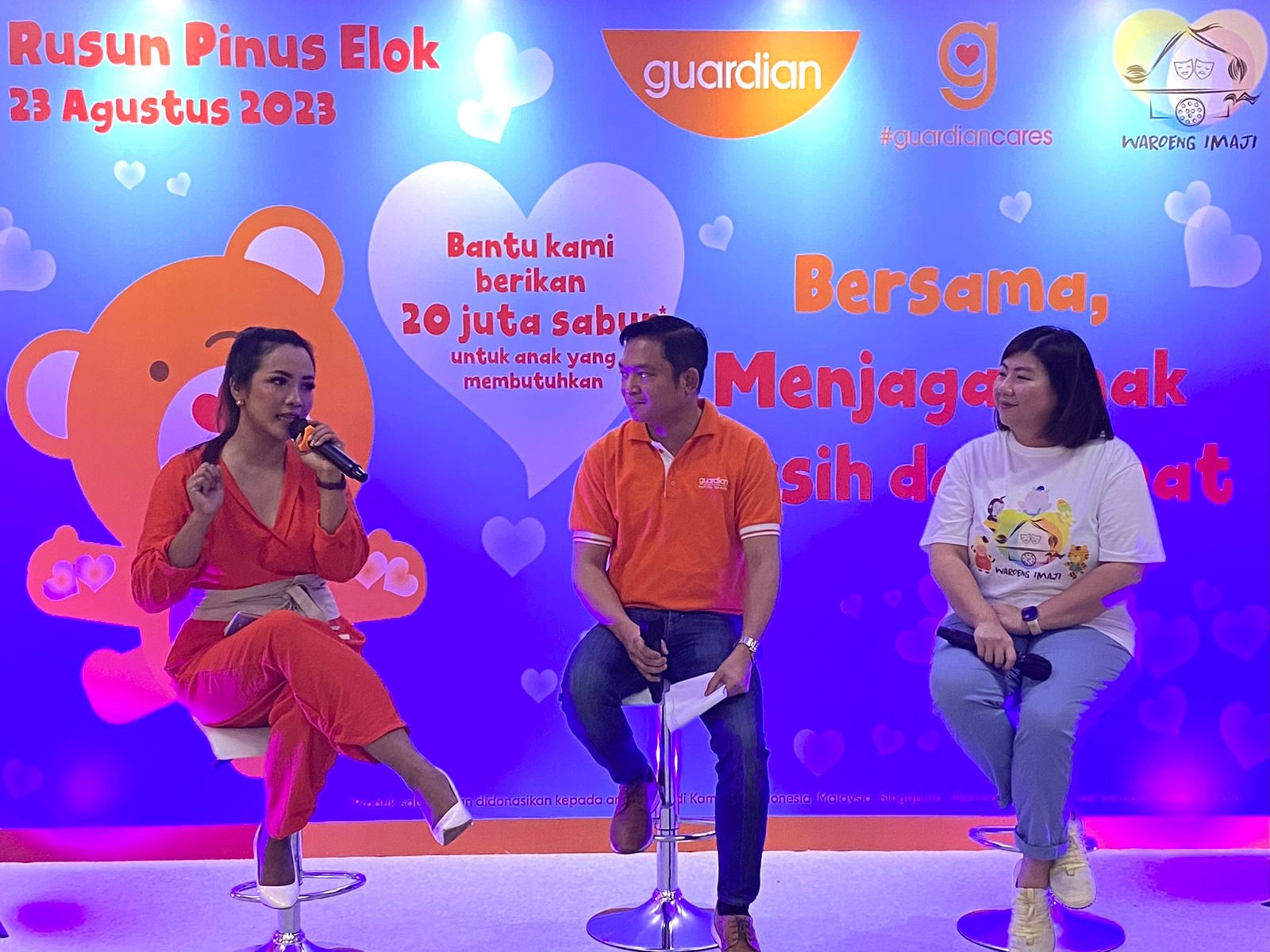 Guardian Bagikan Sabun Mandi Dukung Kesehatan Anak Indonesia