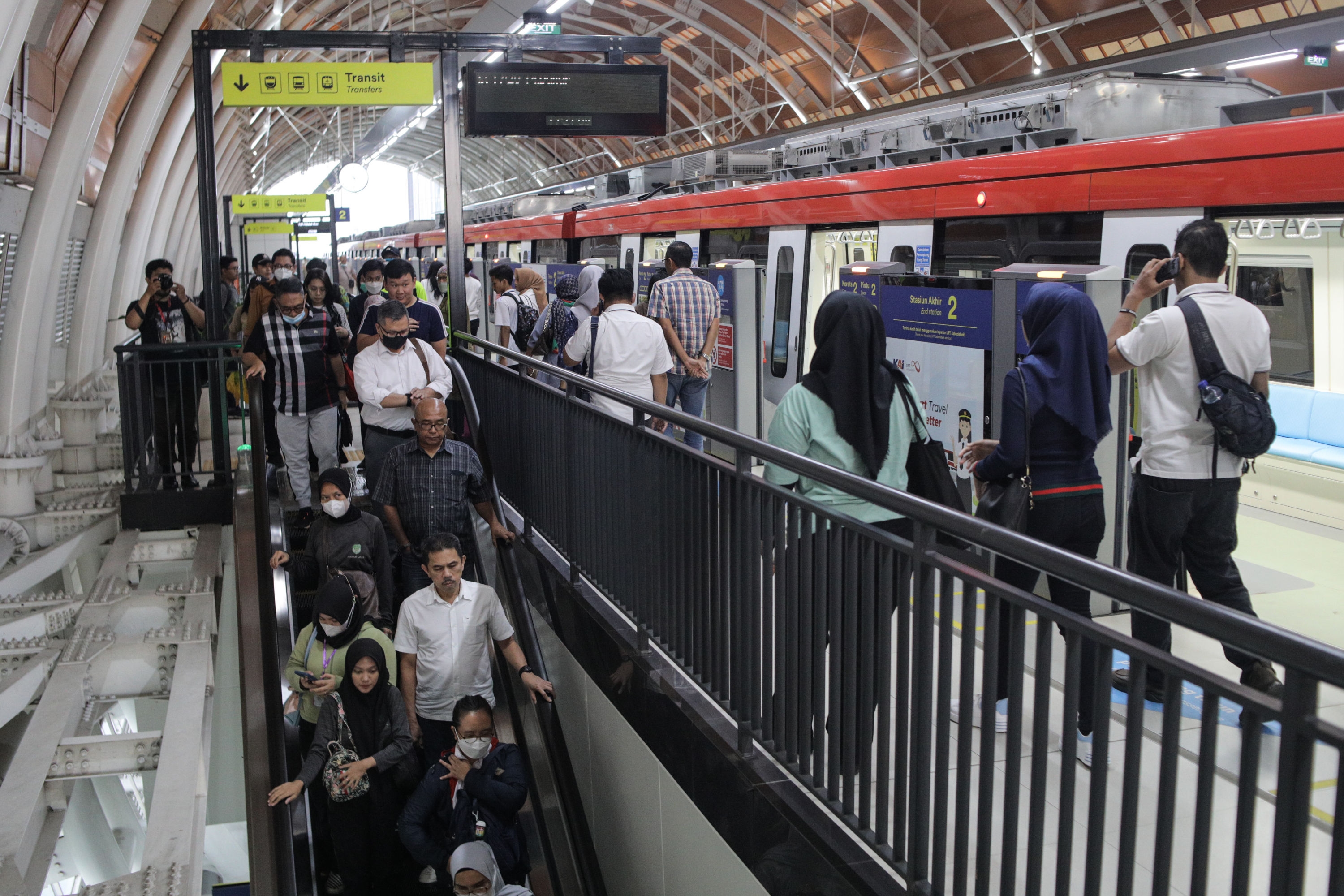 Tinggi Peminat, KAI Tambah Jadwal Perjalanan LRT Jabodebek