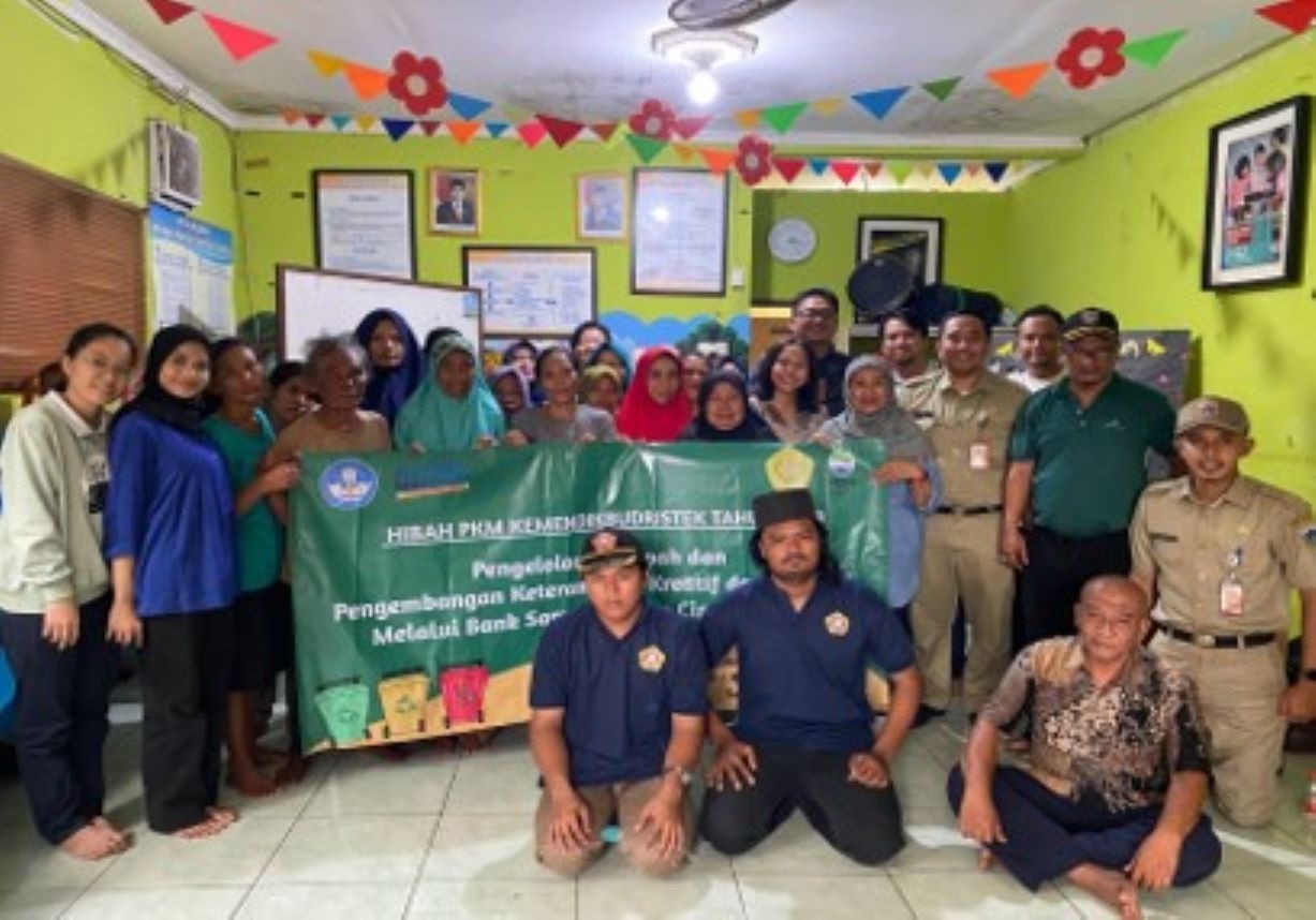 Bank Sampah Swara Cipta Mandiri, LP3i Dan Universitas Persada Indonesia YAI Sosialisasi Pengelolaan Sampah