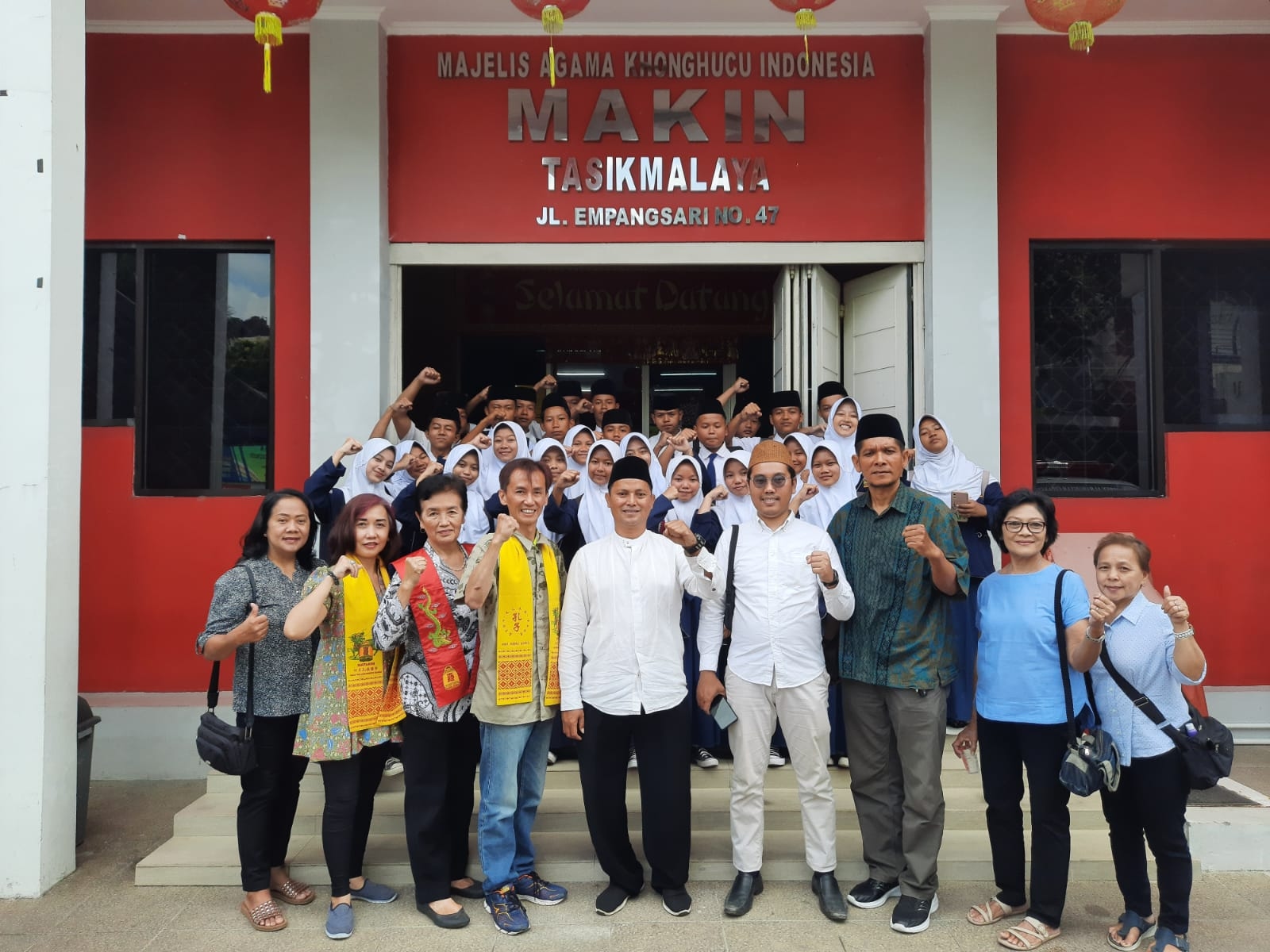 Belajar Toleransi, Pelajar Madrasah Kunjungi Klenteng Di Tasikmalaya