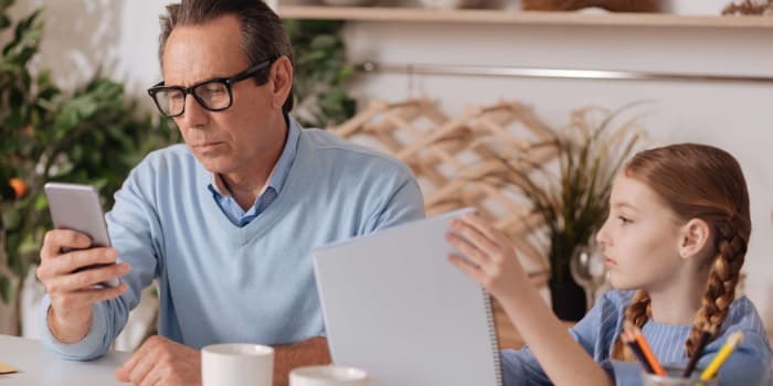 Manfaat Orang Tua yang Senantiasa Menjaga Sikap di Depan Anak