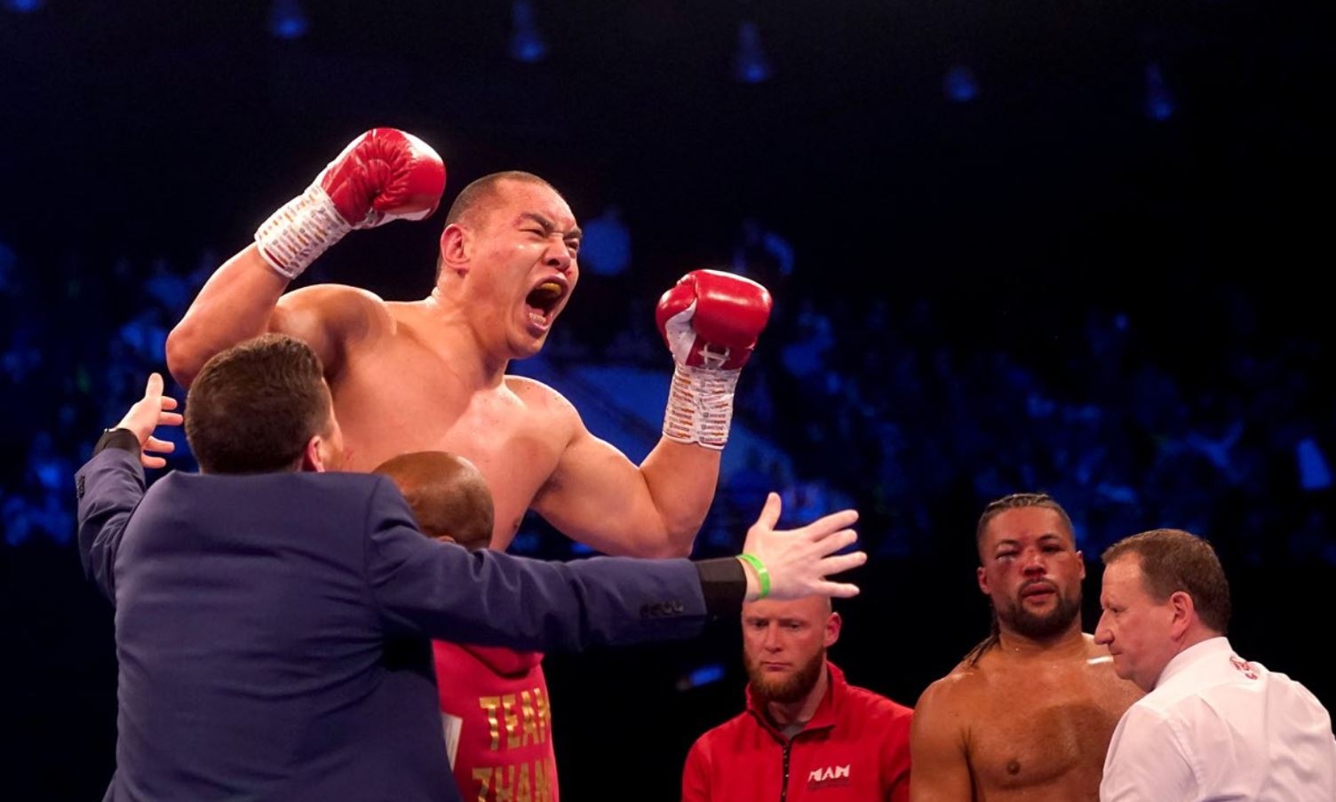 Promotor: Jika Zhilei Zhang Mengalahkan Joyce, Lawan Berikutnya Tyson Fury