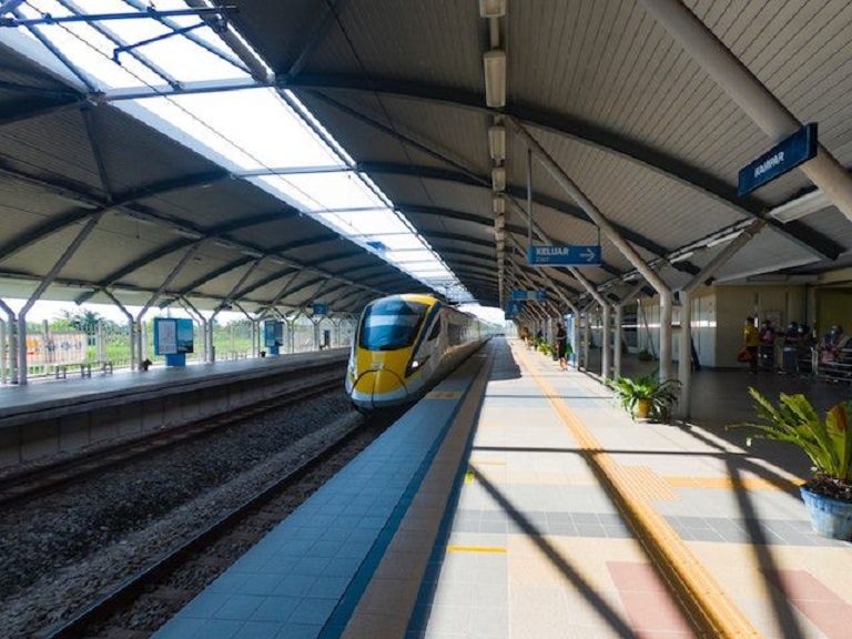 Suka Traveling Dengan Transportasi Umum? Ini Plus Minusnya