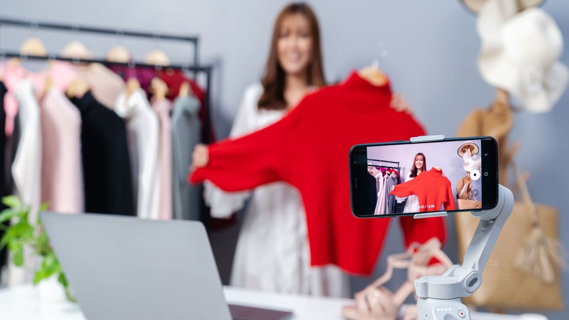 Shopee Live VS Tiktok Live, Siapa Paling Unggul?