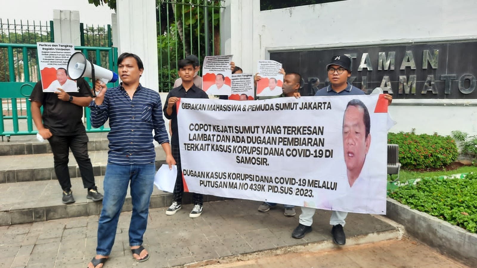 Mahasiswa Dan Pemuda Sumut Jakarta Desak Kejagung-KPK Periksa Mantan Bupati Samosir