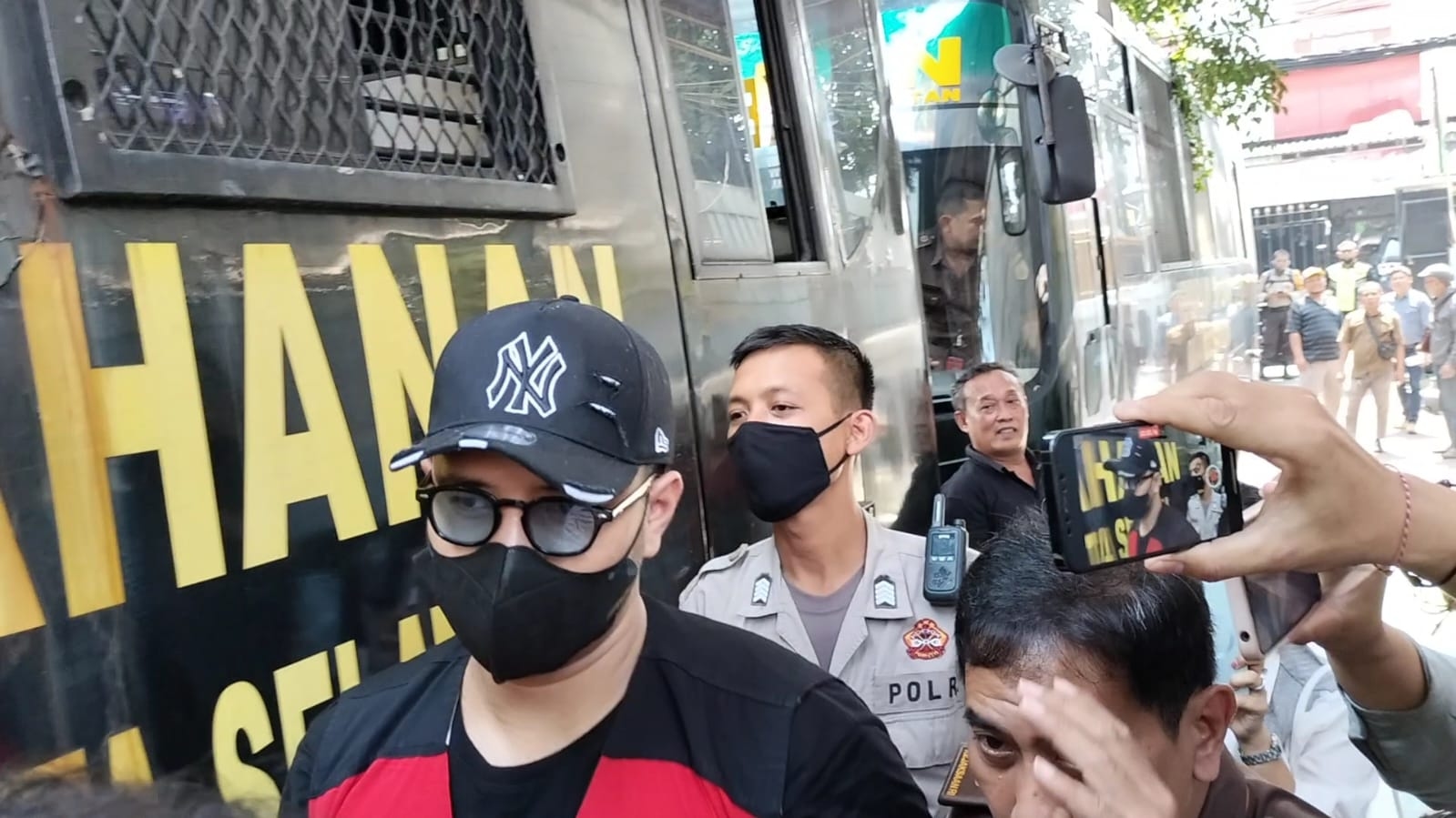 Terus Nunduk, Ammar Zoni Berharap Bisa Bebas