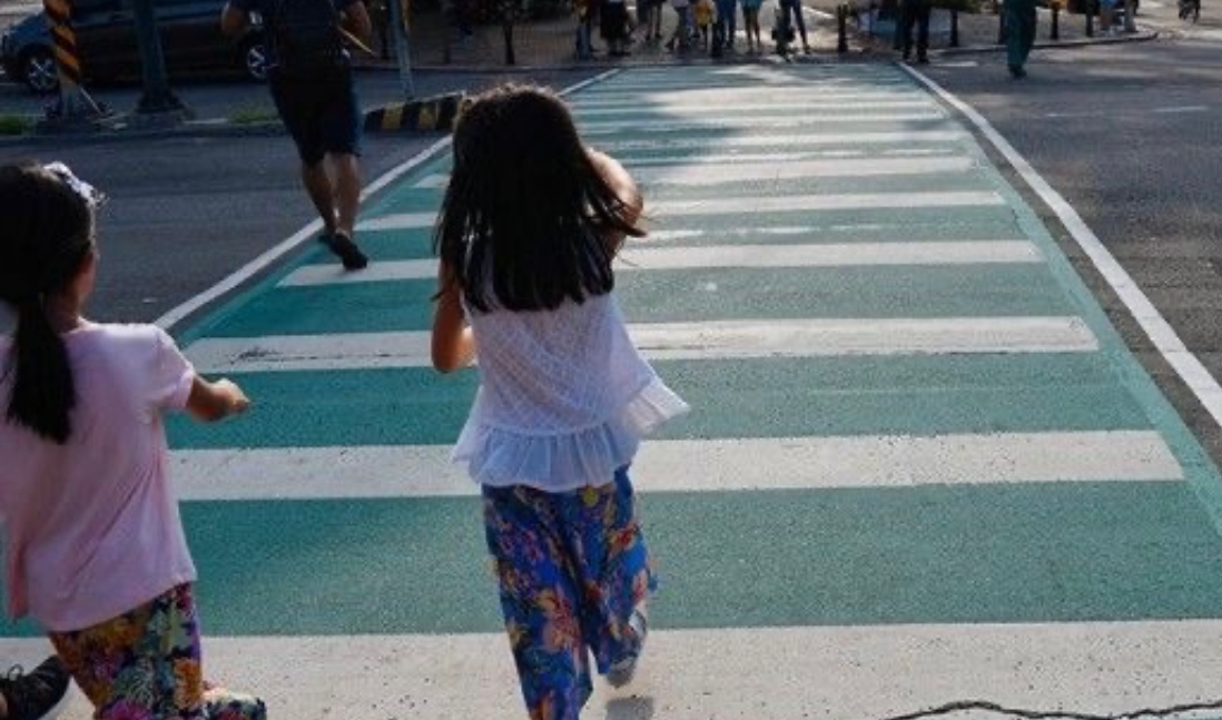 Viral Bocah Tangerang Meninggal Terlindas Truk, Orang Tua Wajib Terapkan Hal Ini Agar Anak Aman Di Jalan