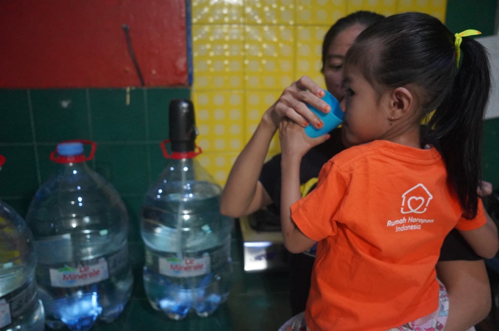 Penuhi Kebutuhan Anak Dalam Perawatan, RHI Gunakan Air Bebas BPA