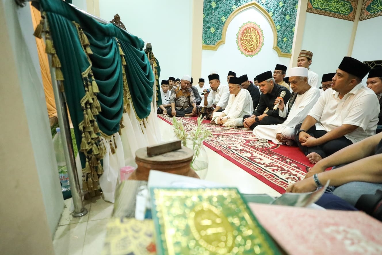 Ziarah, Tahlil Hingga Doa Bersama Warnai Silaturahmi Ganjar Di Ponpes Al-Falak Bogor