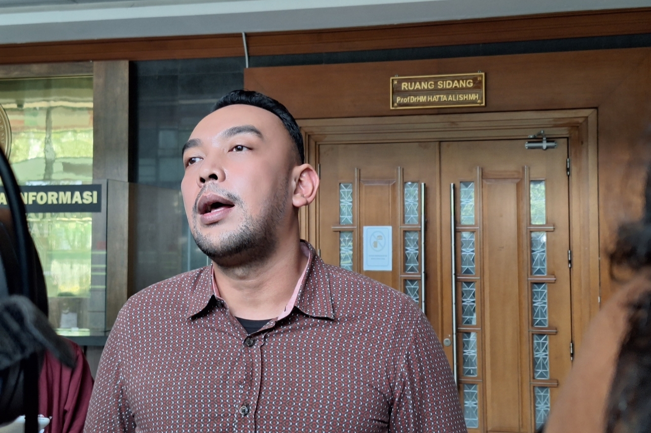 Bacakan Pledoi, Anang Latif Sebut Johnny Plate Pengecut