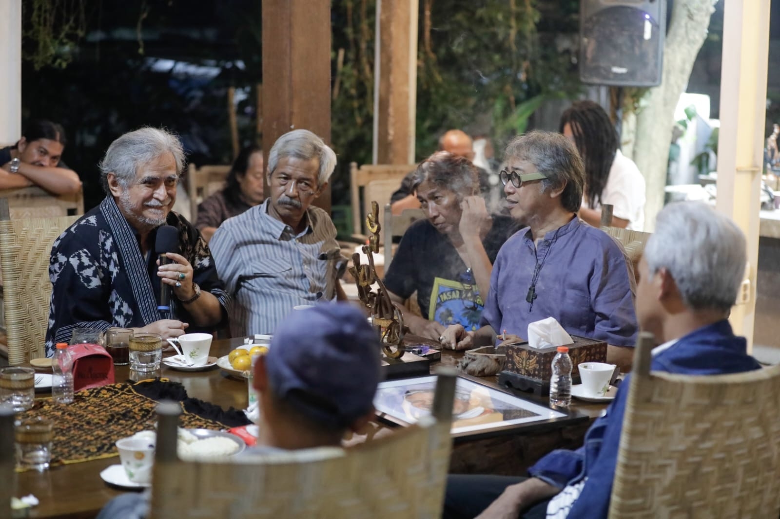 Bertemu Budayawan Yogyakarta, Ganjar Dapat Patung Nusantara, Lukisan Hingga Dibuatkan Lagu