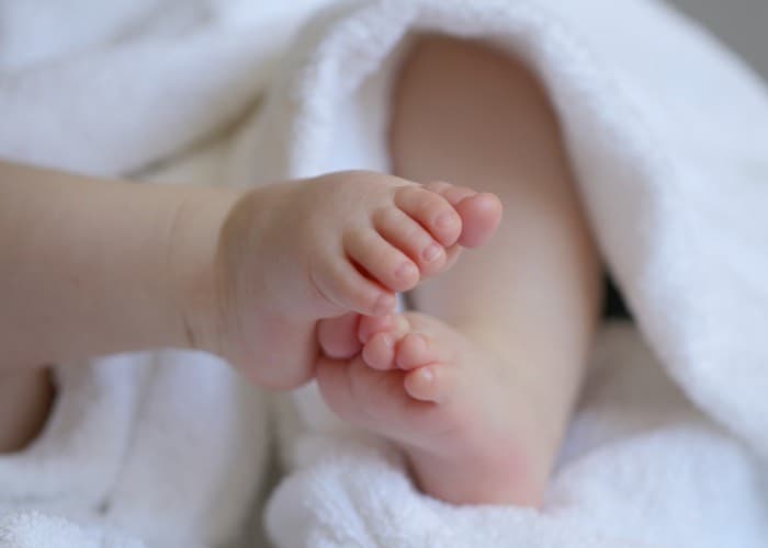 Viral Video Ibu Tenggelamkan Bayinya Sambil Tertawa, Diduga Alami Baby Blues