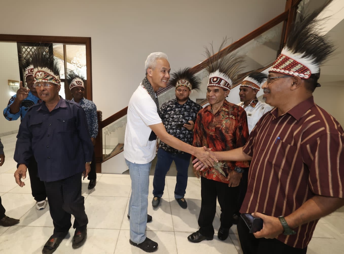 Dianggap Pemimpin Merakyat, Para Ketua Adat Papua Beri Dukungan Kepada Ganjar Pranowo