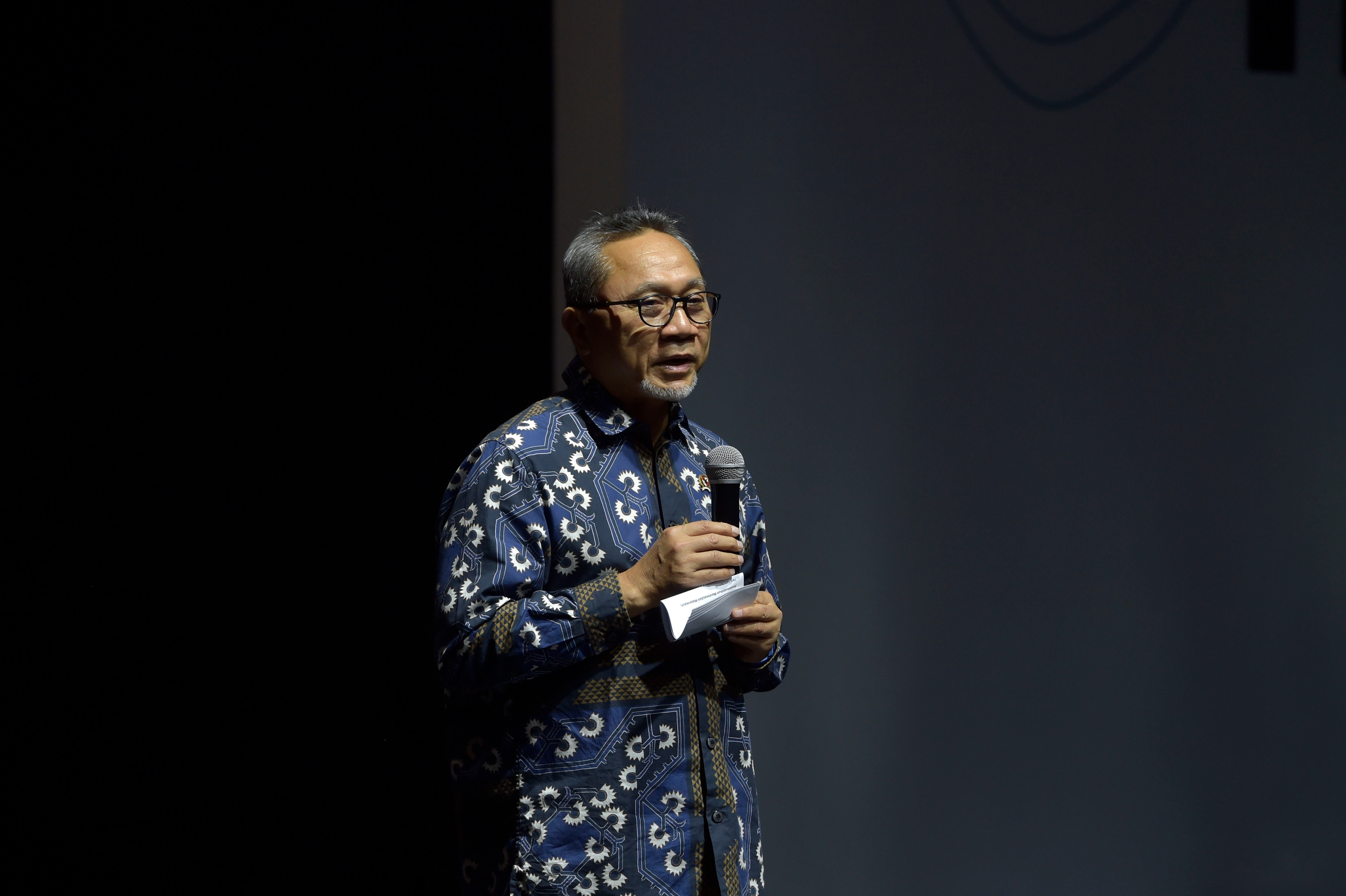 Hadiri JMFW 2024, Mendag Zulhas: Indonesia Jadi Pusat Fesyen Muslim Dunia