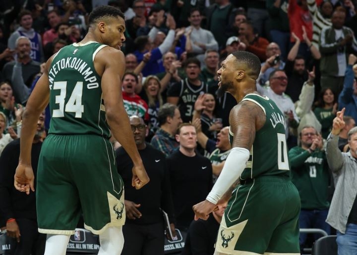 NBA Hari Ini: Lillard-Antetokounmpo Sumbang 62 Angka, Bucks Menang Satu Angka Atas Sixers