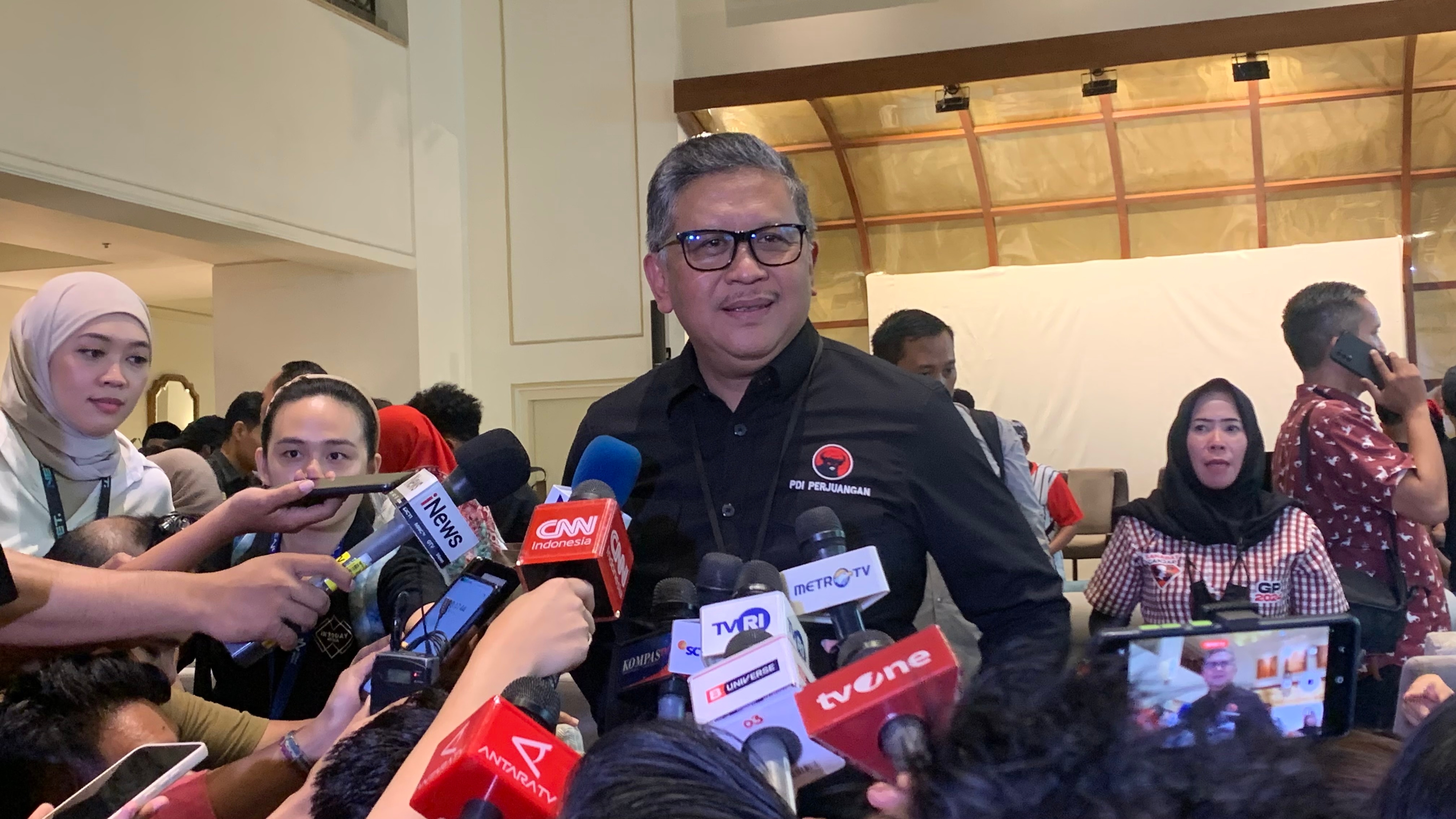 Hasto: Gibran Bukan Kader PDIP Lagi, Sudah Ganti Warna Jadi Kuning