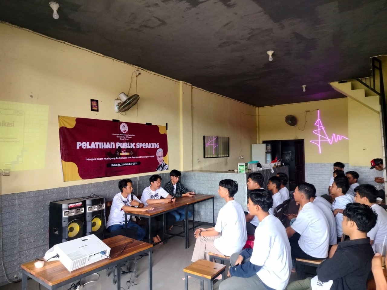 Sesuaikan Perkembangan Era Digital, Pemuda Mahasiswa Nusantara Gelar Pelatihan Public Speaking Kepada Milenial