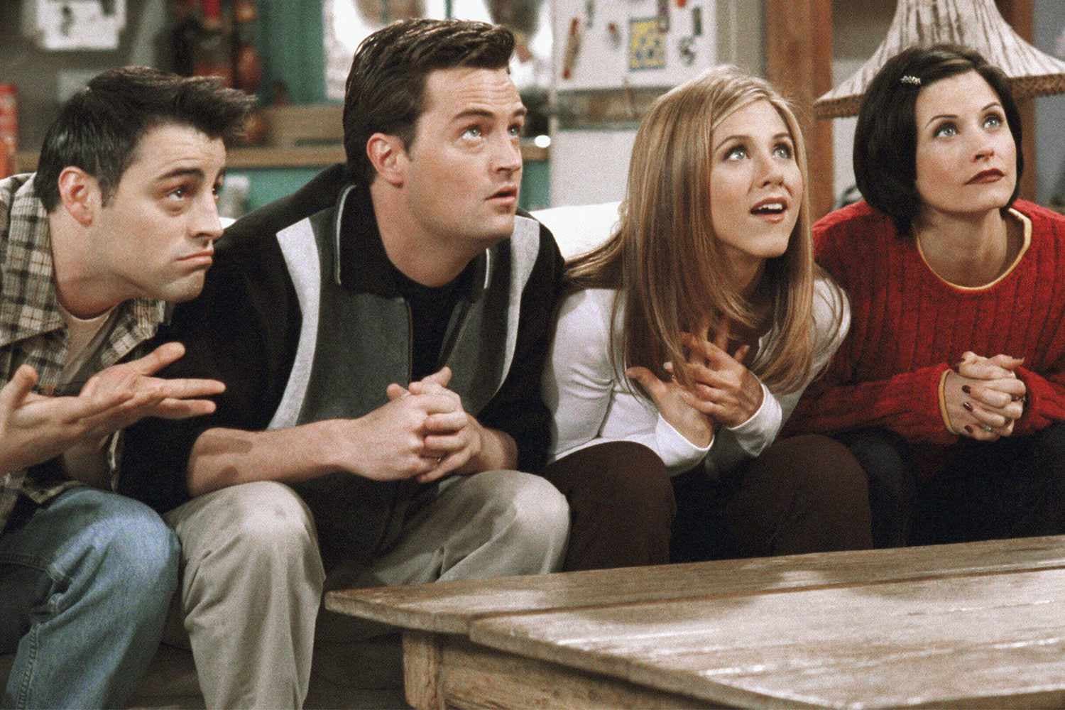 Tim Friends Beri Penghormatan Kepada Matthew Perry, Mengingat Kegembiraan Yang Dibawanya