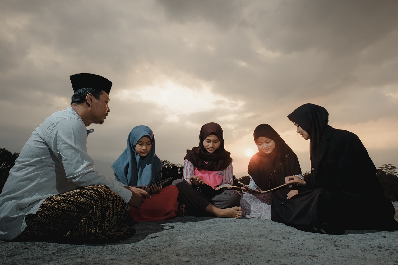 4 Orang Ini Tidak Boleh Dijadikan Sebagai Guru Dalam Hidupmu, Dampaknya Ilmu Bisa Tidak Bermanfaat