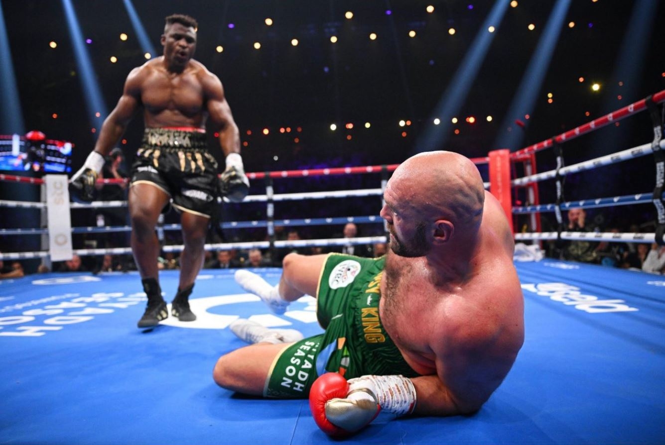 Anthony Joshua Menang Mudah atas Francis Ngannou, Indikasi Penurunan Kualitas Tyson Fury?