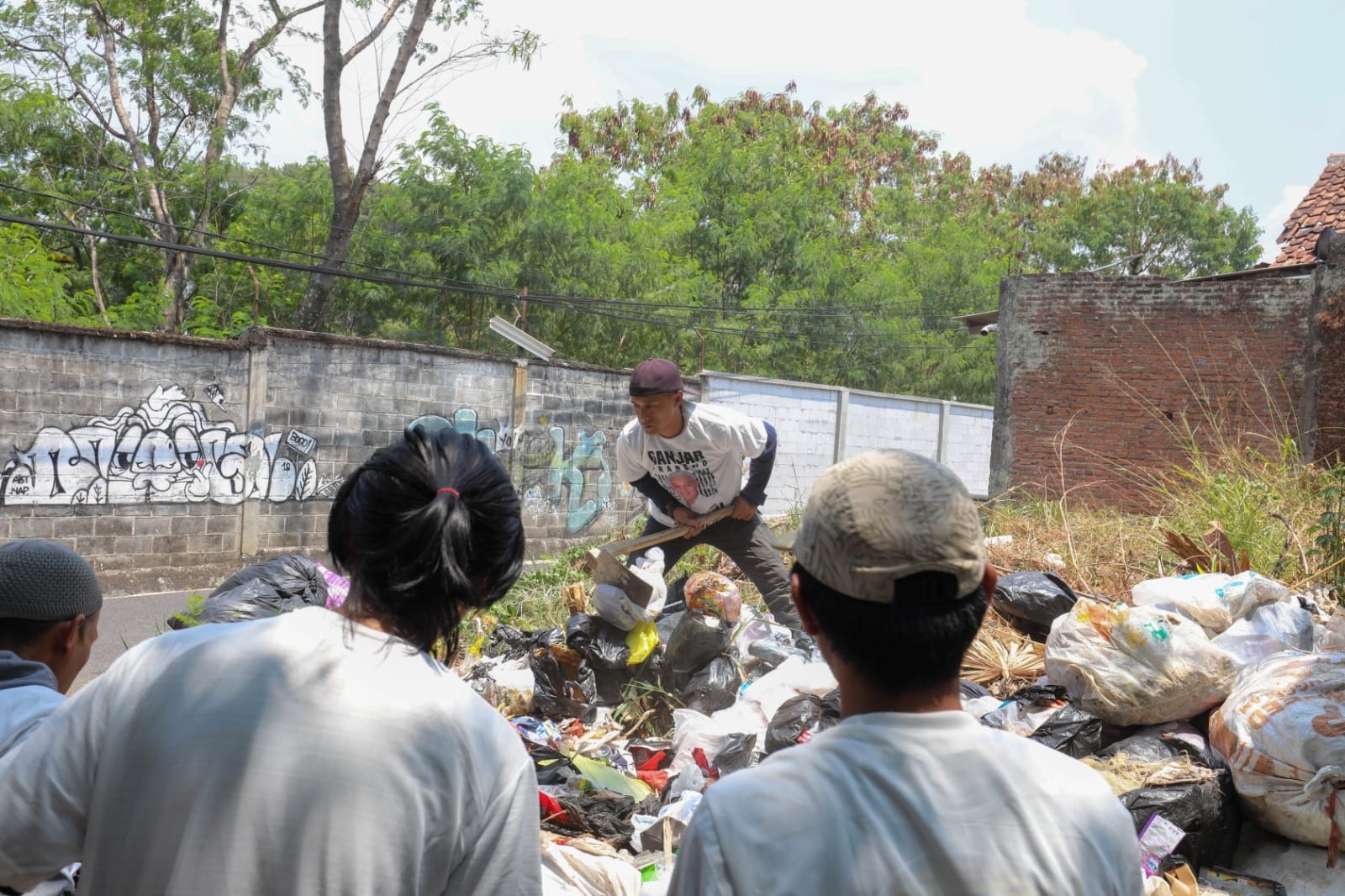 Darurat Sampah, Pemuda Mahasiswa Nusantara Bangun Tempat Penampungan Sementara Di Bandung