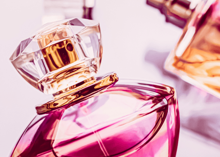 7 Rekomendasi Parfum Wanita Yang Cocok Dijadikan Hadiah Untuk Pasangan