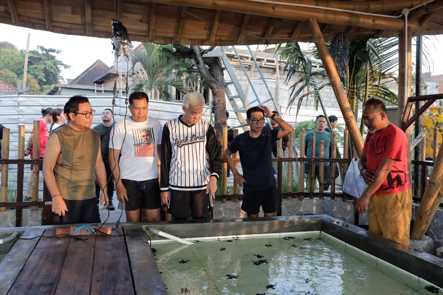 Lari Pagi Di Bali, Ganjar Kunjungi Koservasi Penyu Hingga Makan Bareng Sama Warga Sekitar