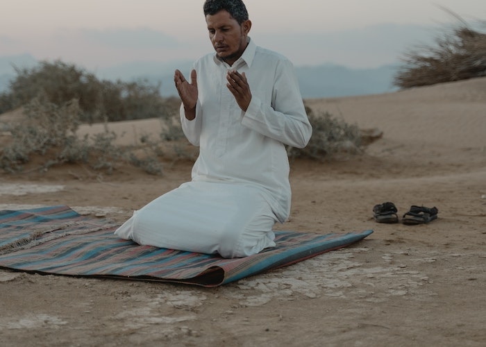 Doa Mustajab Jumat Sore Yang Bisa Diamalkan Setelah Salat Ashar, Lengkap Dengan Keutamaannya
