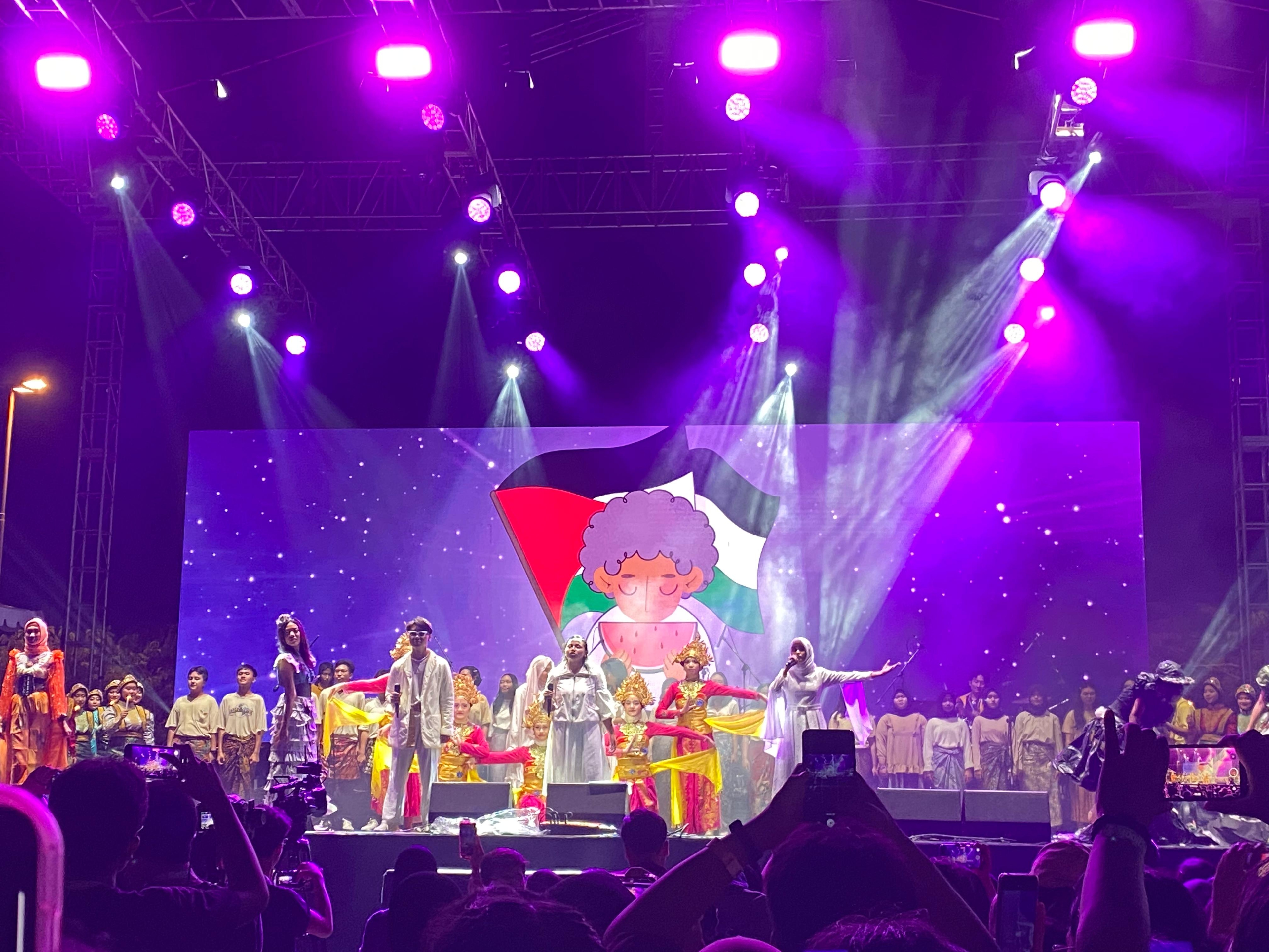 Ekskul SMAN 2 Tangsel Tampilkan Kolaborasi Memukau Bela Palestina Di Closing Ceremony Moonzher Cup XI 2023