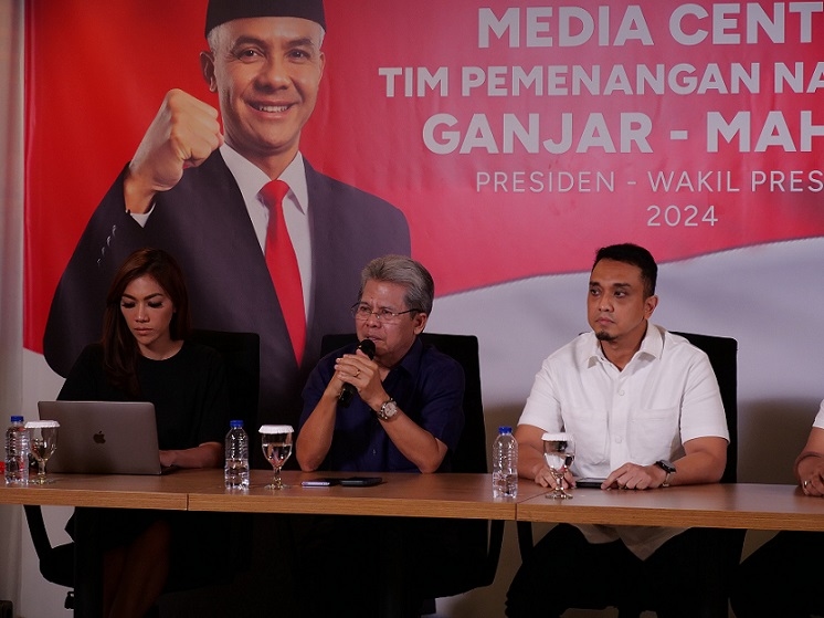 Baliho Ganjar-Mahfud Banyak Dicopot, TPN: Ini Abuse Of Power