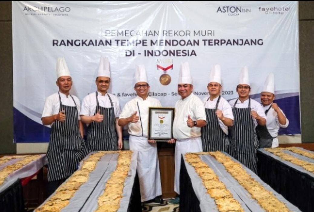 Catatan Baru, Rekor MURI Tempe Mendoan Terpanjang Di Indonesia