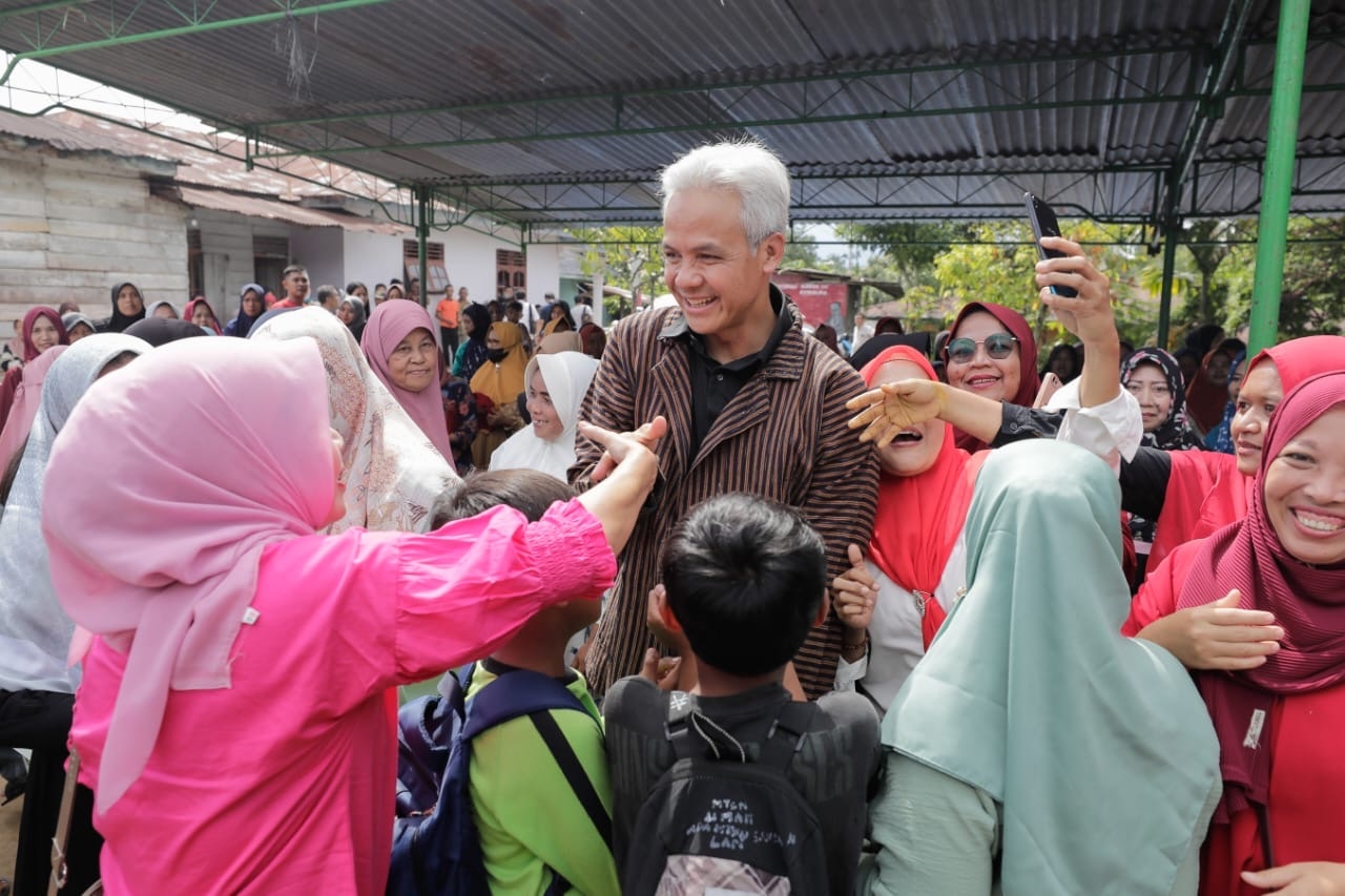 Ganjar Pranowo Bersama Anak-anak Beri Dukungan Untuk Palestina