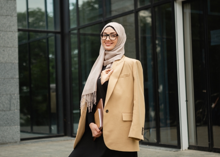 Perempuan Nyalon Sebagai Anggota DPR, Bagaimana Hukumnya Dalam Perspektif Islam?