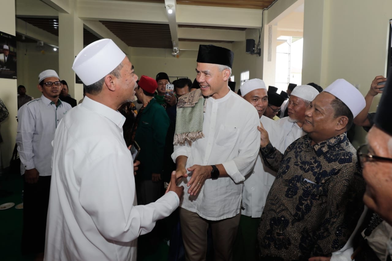 Silaturahmi Dengan Ulama Se-Jabar, Ganjar Bahas UU Pesantren Dan Kesejahteraan Guru Agama