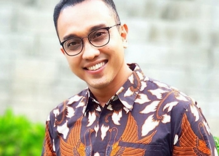 Profil Aiman Witjaksono, Jurnalis Awet Muda Yang Kini Dilaporkan Terkait Isu Polri Tidak Netral