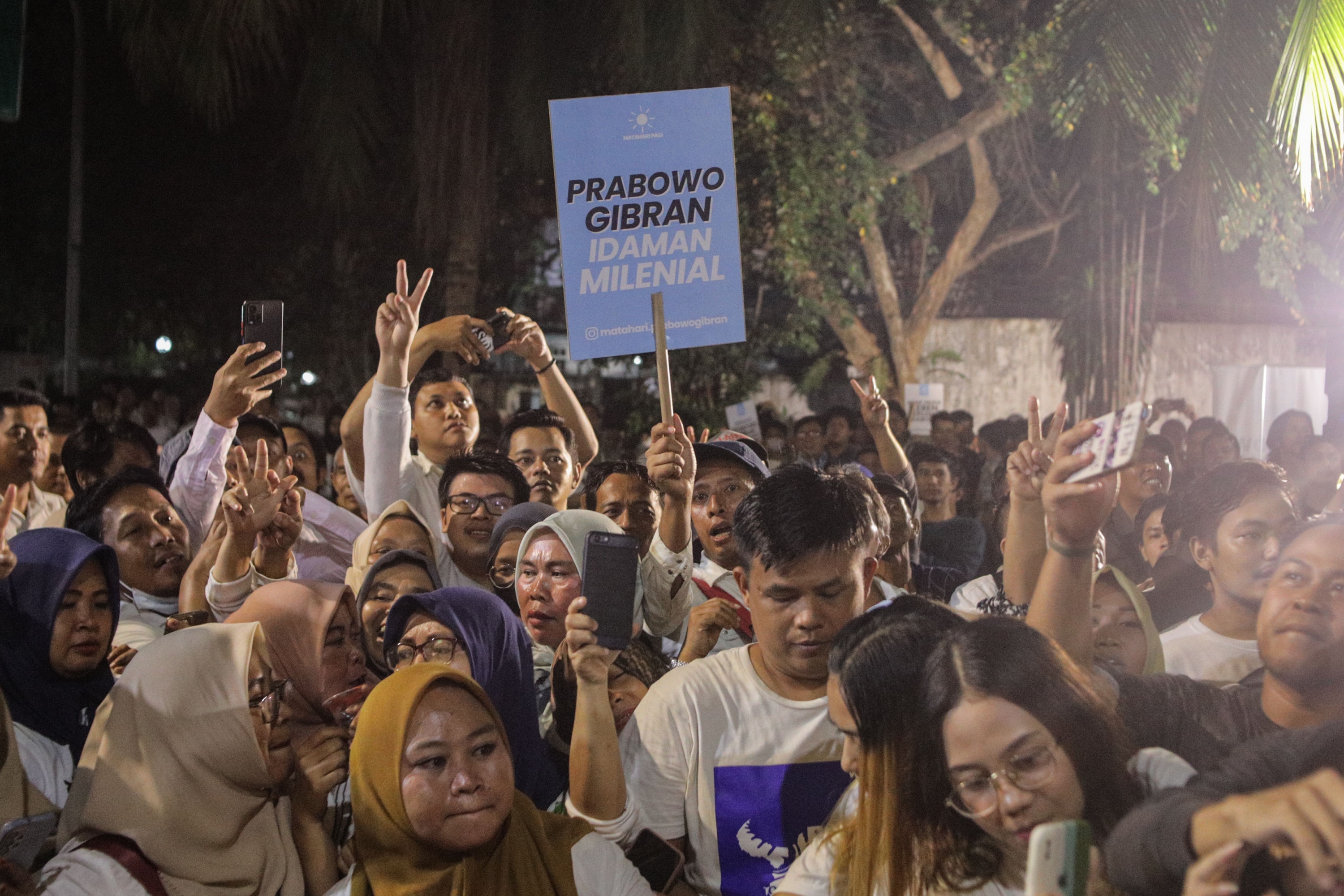 Rela Diguyur Hujan Demi Prabowo-Gibran, Relawan Matahari Pagi Resmi Nyatakan Dukungan
