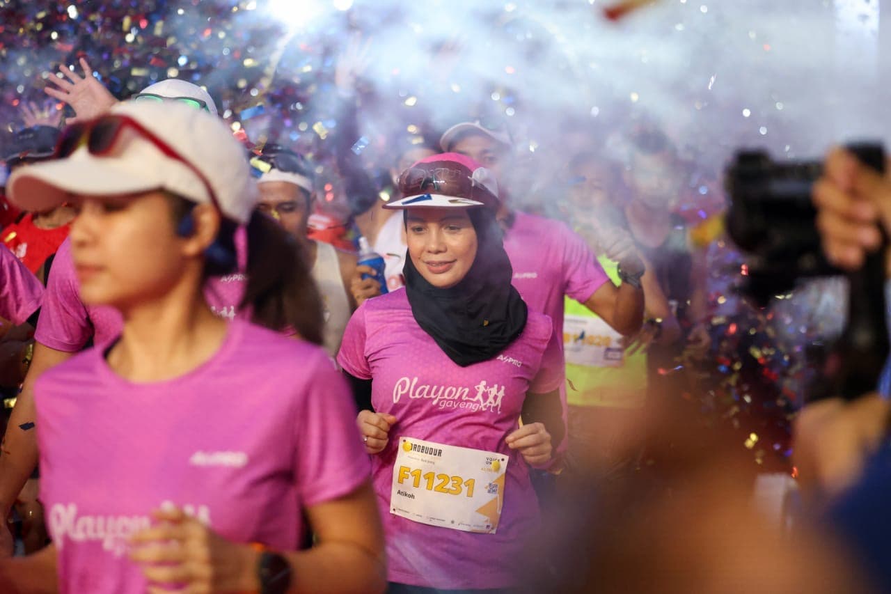 Dilepas Oleh Menteri Pemuda dan Olahraga Dito Ariotedjo, Luar Biasa! Siti Atikoh Kembali Finish Full Marathon 42 Kilometer