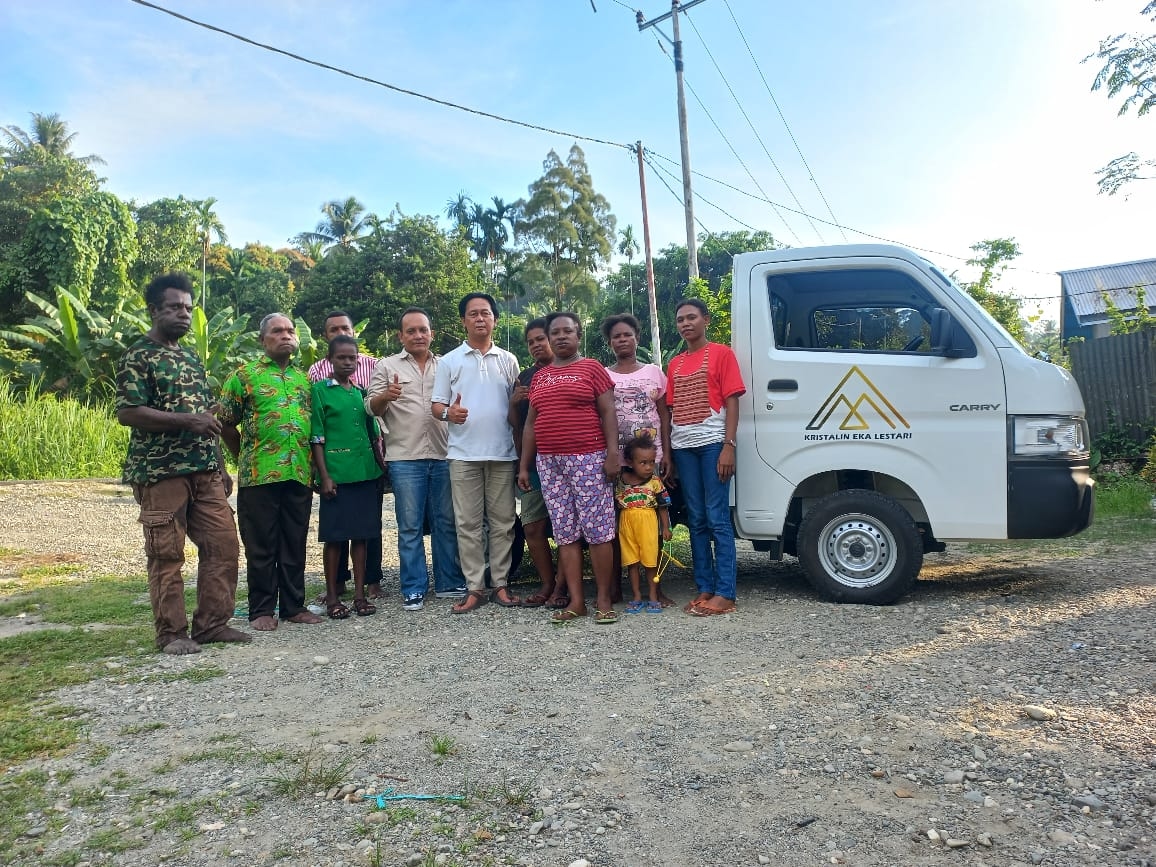 PT Kristalin Ekalestari Jalankan CSR Bantu Operasional Gereja di Nabire