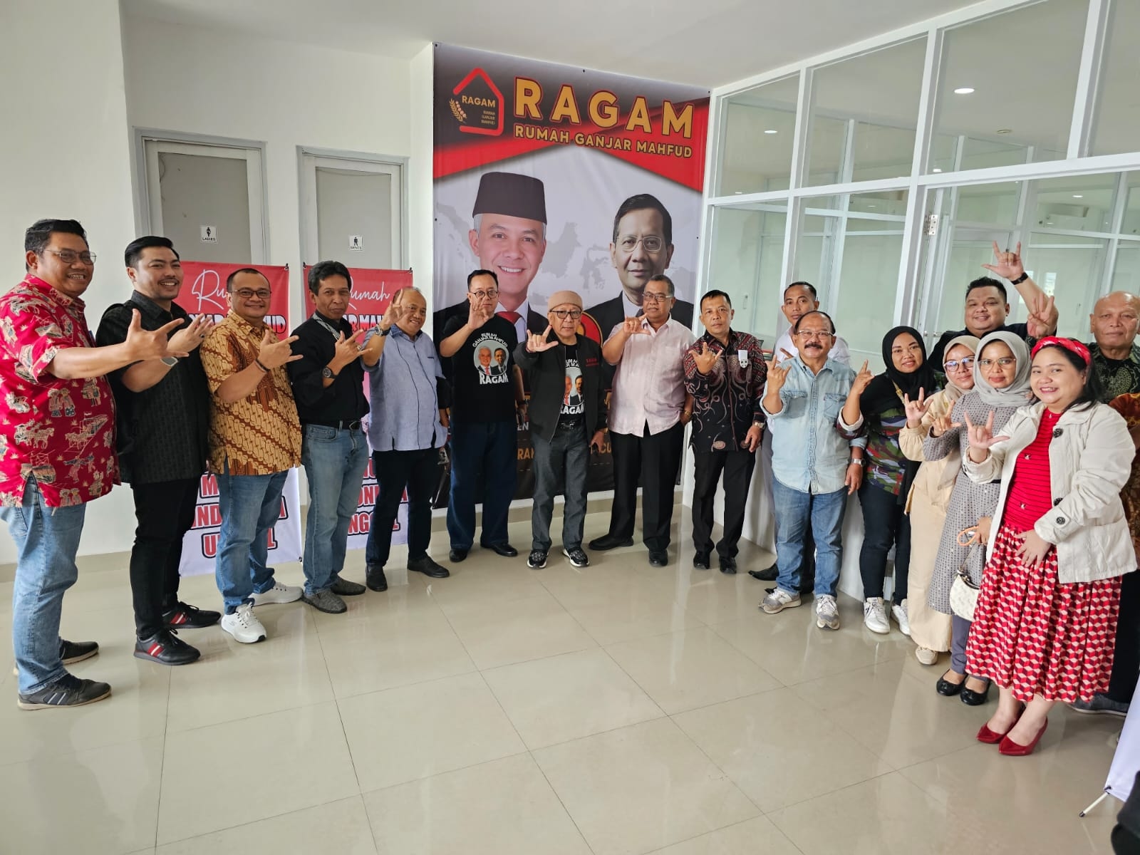 Menangkan Ganjar-Mahfud, Relawan RAGAM Garap Pedagang Bakso Hingga Kaki Lima