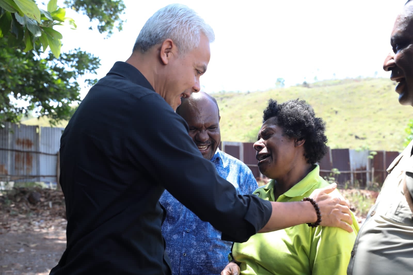 Tangis Haru Mama Wati Usai Bertemu Kembali Dengan Ganjar Pranowo