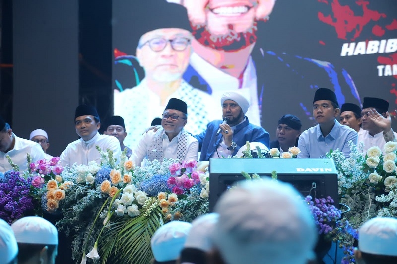 Hadiri Semarang Bersholawat Bareng Gibran, Zulhas Ajak Doakan Palestina Dan Pemilu Damai
